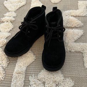 UGG neumel
